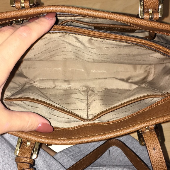 Michael Kors Jet Set Front Snap Pocket Tote - Picture 6 of 11